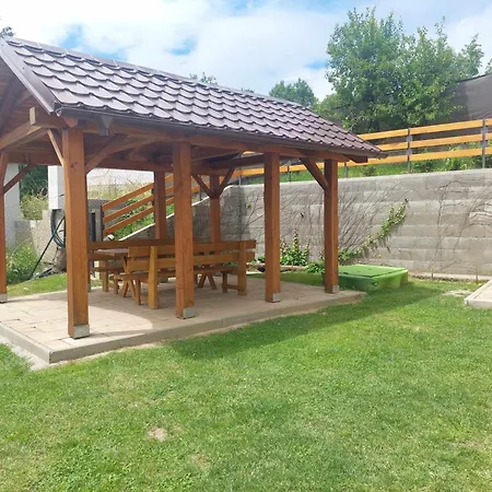 Burg Nad Banskou Stiavnicou Kır Evi *