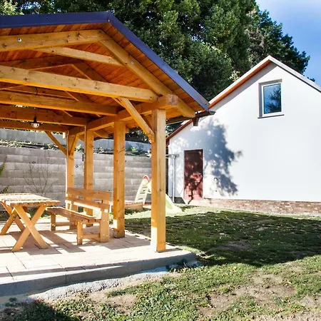 Country house Burg Nad Banskou Stiavnicou *